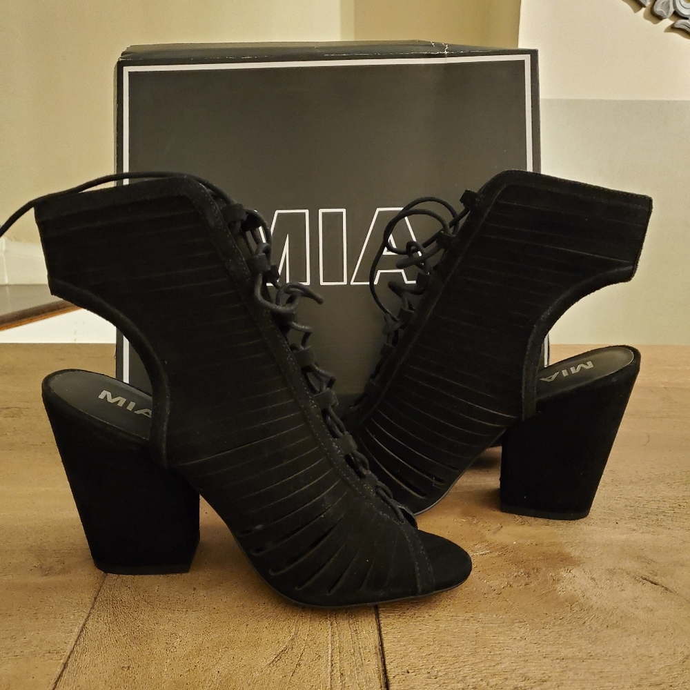 🚫SOLD ❌Mia (Shay) Suede Lace Up Peep Toe Bootie